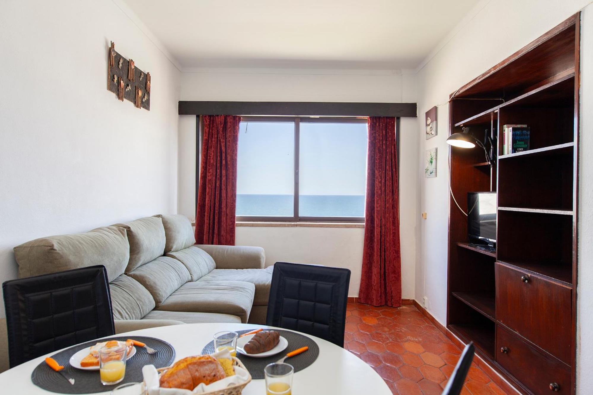 V - Seacliff Apartment *
