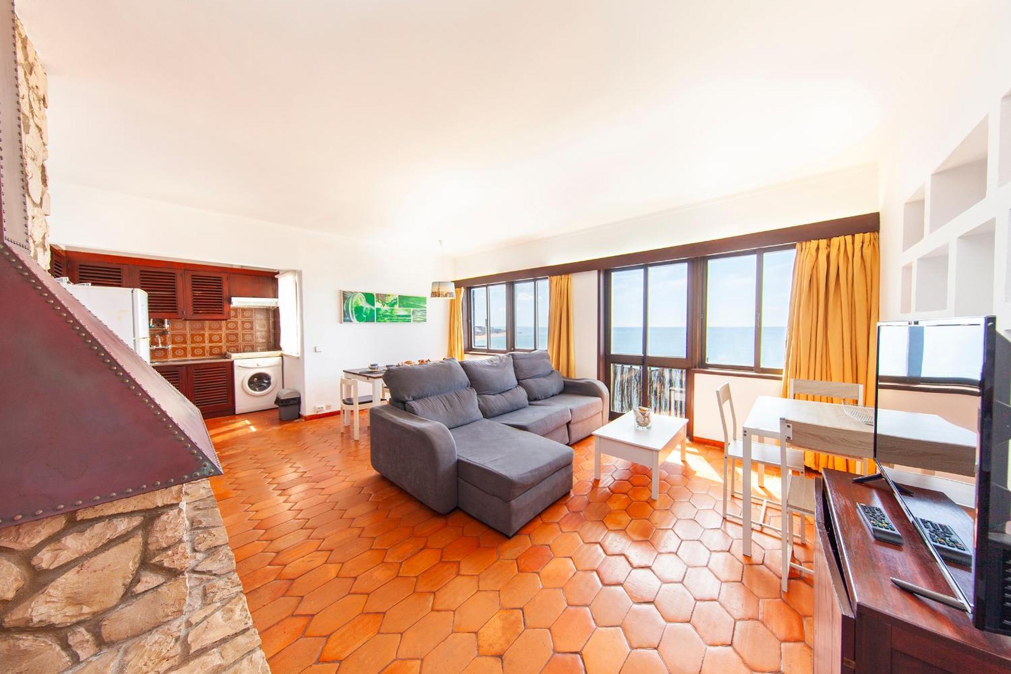 V - Seacliff Apartment